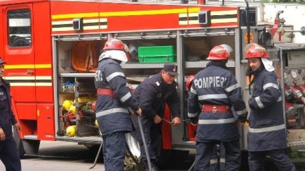 INCENDIU într-un bloc de 11 etaje, în cartierul Crângaşi din Capitală