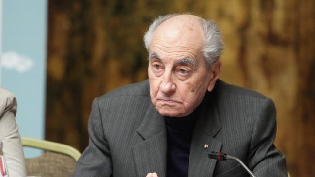 Mircea Ionescu Quintus, decorat de preşedintele Iohannis, la aniversarea a 100 de ani