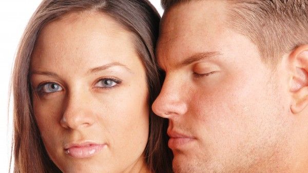 Te iubeşte sau nu? Cum se comportă bărbaţii îndrăgostiţi, în funcţie de zodie