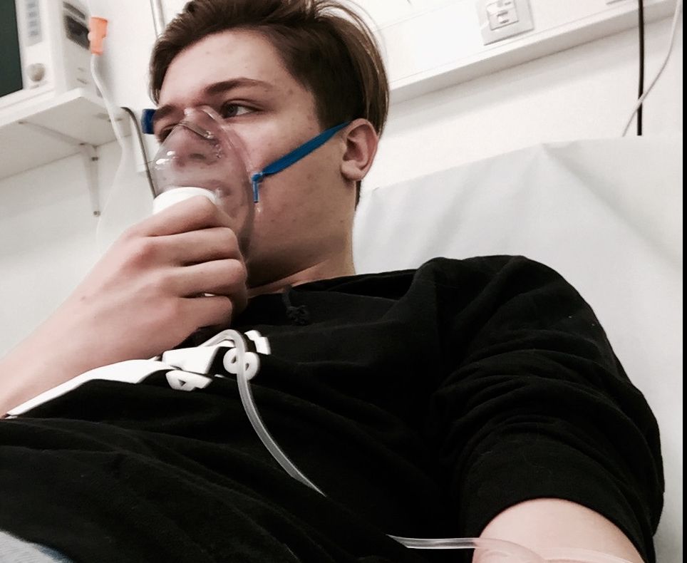 Concurent la Vocea României, în spital cu perfuzii