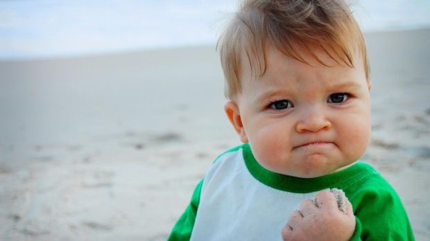 Povestea impresionată a celui mai celebru copil de pe net. Fotografia i-a salvat viața tatălui său