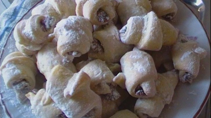 Așa faci cele mai fragede cornulețe. Un ingredient secret face diferența 