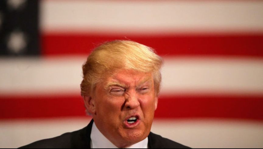 Moment jenant pentru Donald Trump, în văzul tuturor. Ce se observă sub cravată