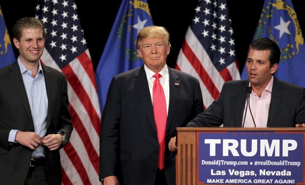  Doi dintre fiii lui Trump, acuzați că au primit bani pentru a facilita accesul la președintele ales