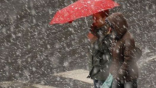 COD PORTOCALIU de lapoviţă şi ninsori în weekend. Jumătate de ţară, afectată HARTA