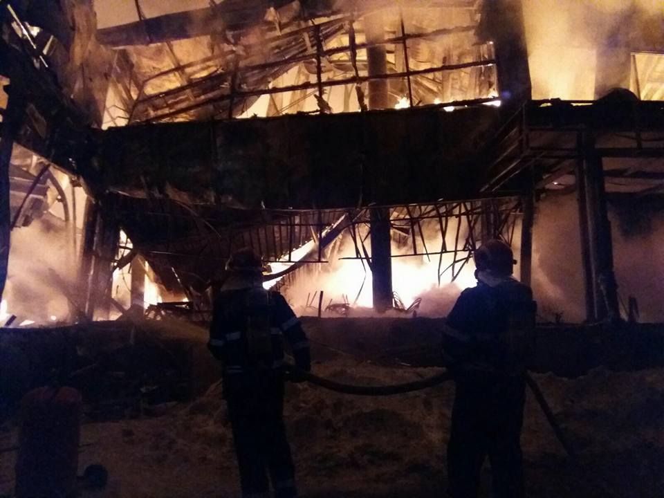 INCENDIU DEVASTATOR la Clubul Bamboo, din Capitală. Zeci de răniţi. Clubul s-a prăbuşit!