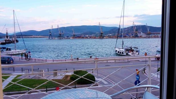 O navă grecească cu 53 de persoane la bord, în derivă în Golful Pagasitikos 