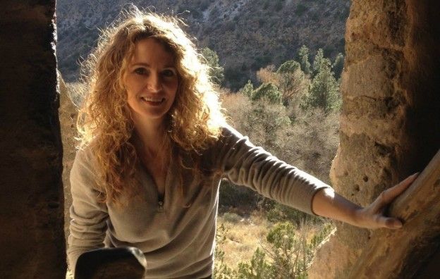 Singură, mamă a 4 copii, a construit o casă folosindu-se numai de tutoriale de pe YouTube. Cum arată