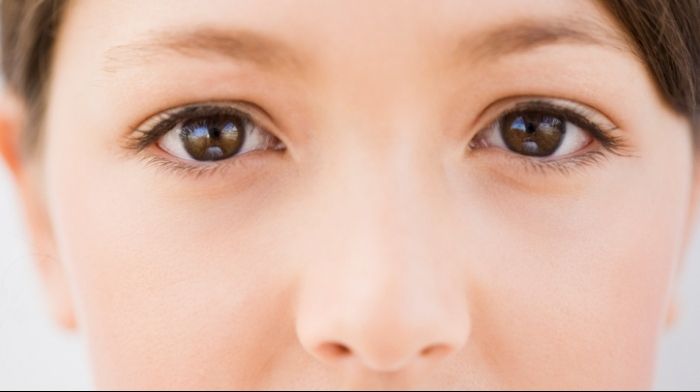 Simţi că ţi-a intrat ceva în ochi? Acesta senzaţie poate ascunde o boală gravă 