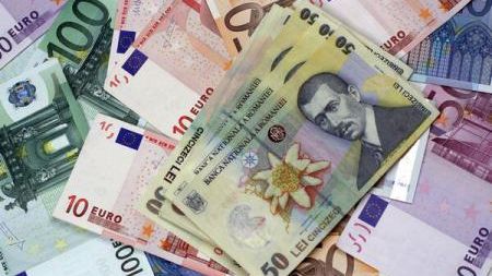 Leul mai mușcă un pic din euro
