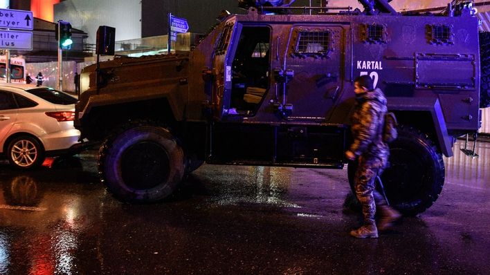 Atac armat la Istanbul în noaptea de Anul Nou: 39 de morți și 69 de răniți. Teroristul este liber