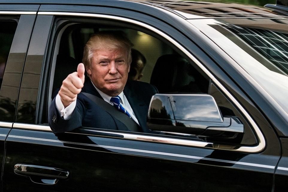 Cum arată limuzina prezidenţială blindată ce îl va transporta pe Donald Trump, construită pentru el