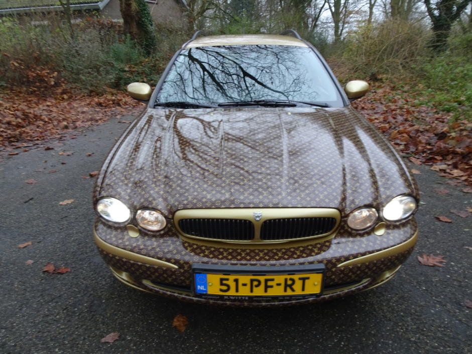 Cum arată un Jaguar X-Type transformat în poşetă de lux
