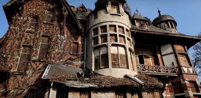 A găsit un vechi castel belgian, abandonat. Legenda spune că e bântuit. ŞOC când a intrat în el