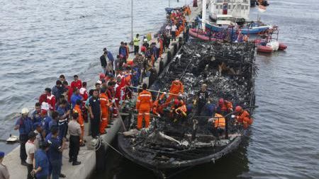 Indonezia: Cel puțin 23 de persoane ucise și câteva zeci rănite într-un incendiu pe o ambarcațiune