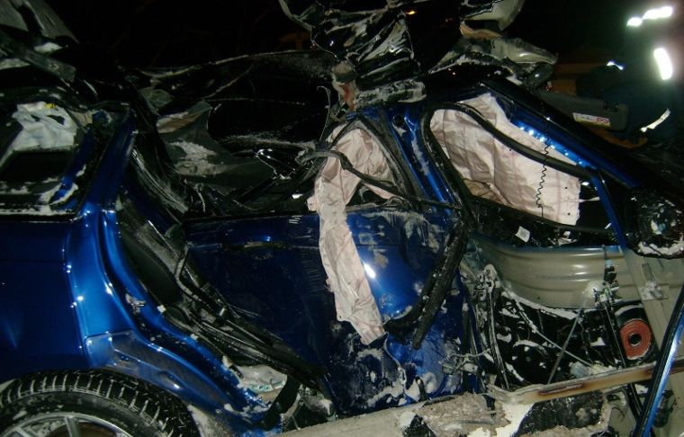 Cursa pe zăpadă s-a sfârșit tragic. 2 tineri, morți într-un morman de fiare. Fata era însărcinată