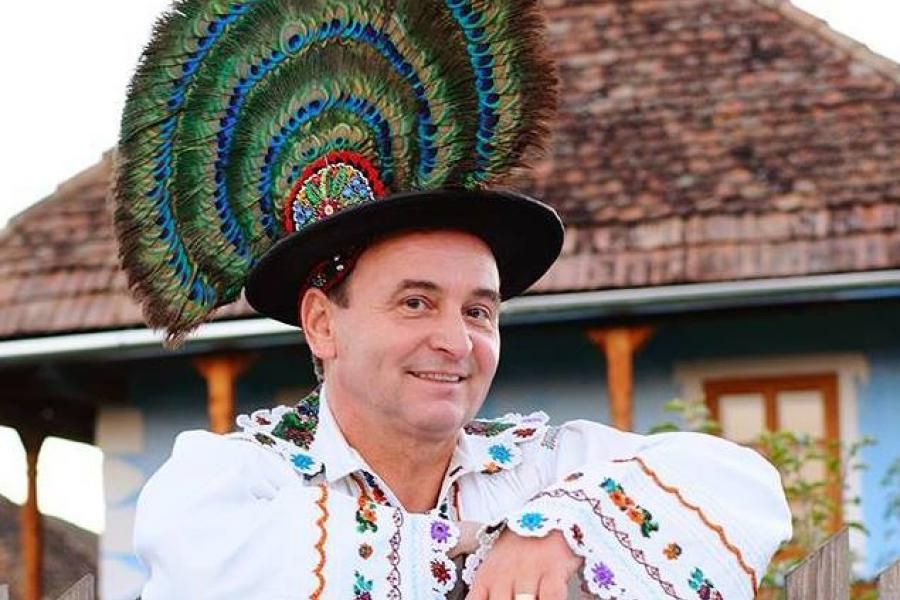 Cântăreţ de muzică populară, numit secretar de stat