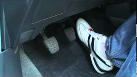 Cum oprești mașina dacă nu mai ai frâne. Titi Aur: „Doare, dar nu mori!”