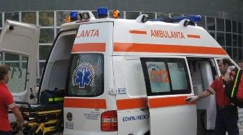 Angajat al Primăriei din Iaşi, dus la spital după ce a fost lovit de un coleg. Motivul e ireal