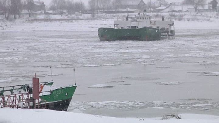 Dunărea s-a umplut de sloiuri. Operațiune dramatică de salvare la Brăila