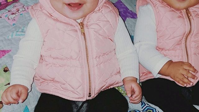 Fotografiile unor gemene au devenit virale, pentru că nimeni nu crede că sunt surori!