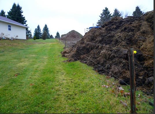 ULUITOR - o ceartă între vecini a ajuns vizibilă pe Google Earth. Ce se vede în imagini