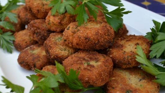 Aşa faci cele mai bune chifteluţe din carne. Un singur ingredient face diferenţa