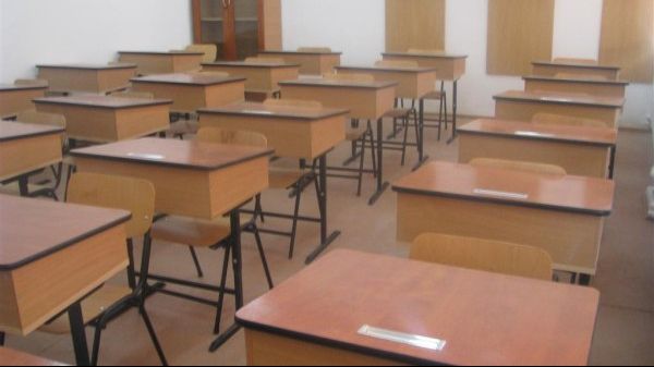 Anchetă la un liceu din Neamţ după ce doi elevi de 16 ani au întreţinut relaţii sexuale în clasă