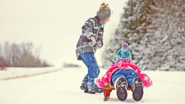 Luni începe a doua vacanță de iarnă. Care sunt primele județe în care elevii vor sta acasă - HARTĂ