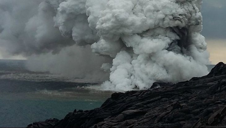 Imagini ULUITOARE! O bucată din Insula Hawaii s-a prăbuşit în ocean
