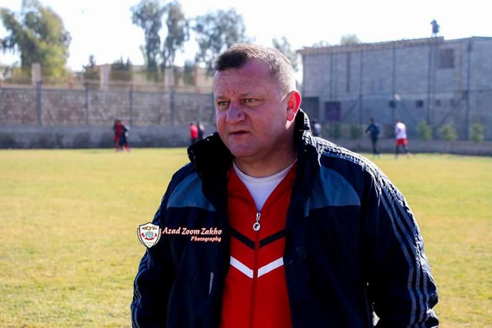 Primele imagini cu Dorinel Munteanu în Irak. "Neamţul" a ajuns să antreneze printre bombe