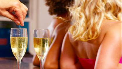 I-a pus "drogul violului" în pahar femeii pe care o invitase în oraș. Ce a urmat e incredibil 