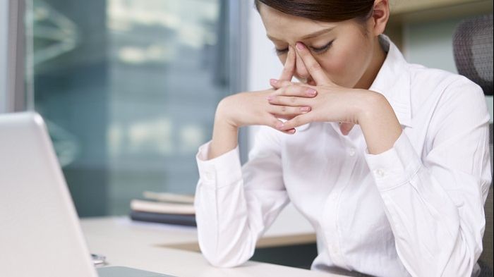 Greșeala pe care mulți o fac la serviciu. Șefii te vor pedepsi pentru ea