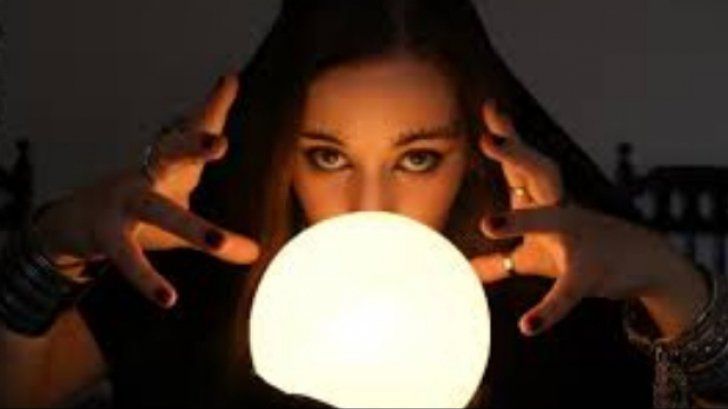 O tânără de 24 de ani, păcălită de o tămăduitoare - Câți bani i-a dat pentru a face ritualuri pentru împăcarea cu fostul iubit