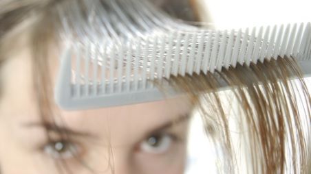 5 motive pentru care albeşti mai devreme