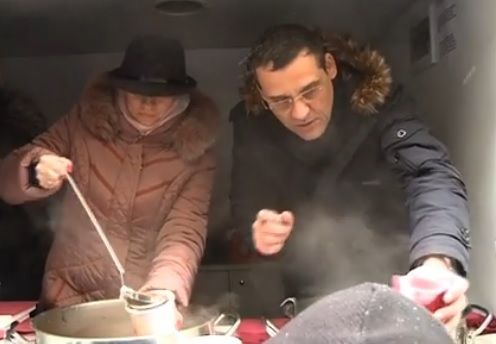 Gabriela Firea, în Gara de Nord, să împartă ciorbă caldă celor fără adăpost.Ce au mărturisit oamenii