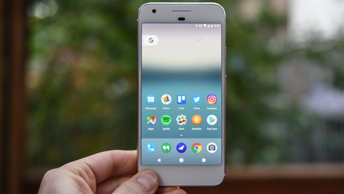 Google pregăteşte două noi smartphone-uri, unul dintre ele cu preţ redus