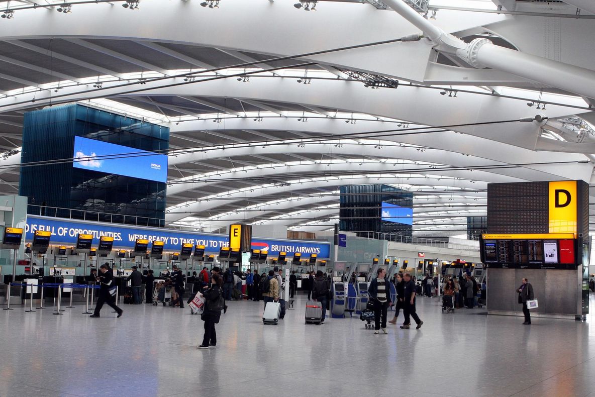 Alertă în Londra! Aeroportul Heathrow anulează 100 de zboruri din cauza vremii