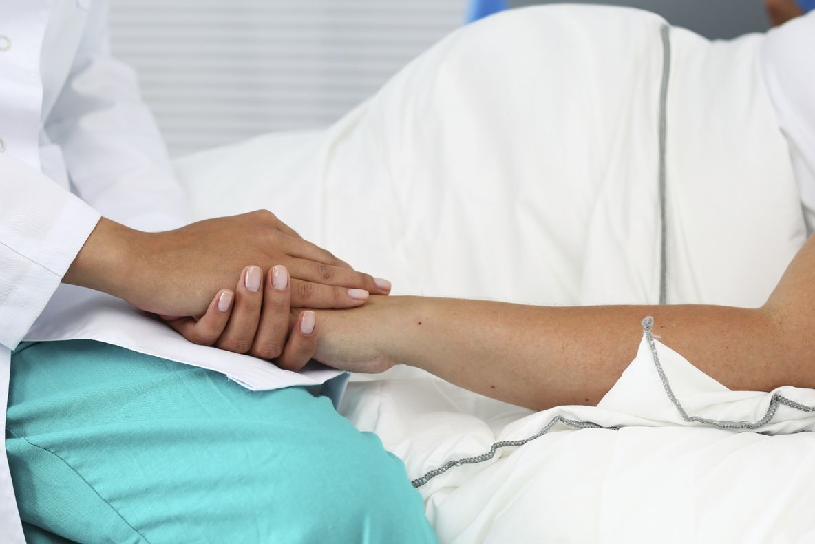 O femeie de 67 de ani din Grecia şi-a născut propria nepoată