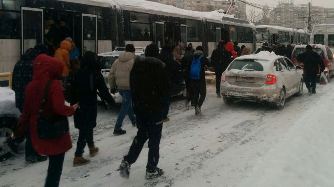 Imaginile haosului din Bucureștiul înzăpezit o contrazic pe Gabriela Firea - FOTO și VIDEO