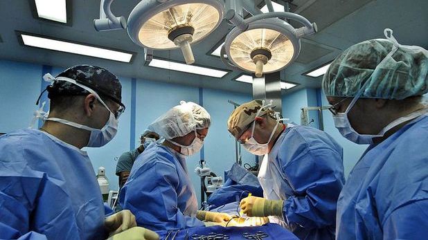 Descoperire STRANIE în ovarul unei tinere de 16 ani. Medicii credeau că e o simplă tumoră, dar...