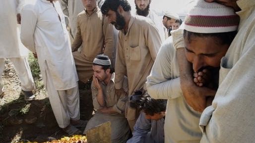 Caz şocant. Un bărbat a ucis 10 membri ai familiei sale şi s-a sinucis