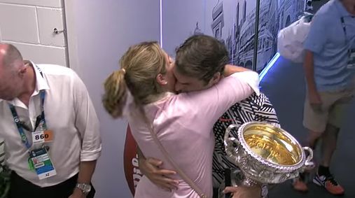 Emoţionant! Cum a sărbătorit Roger Federer câştigarea celui de-al 18 titlu ATP cu soţia sa, Mirka