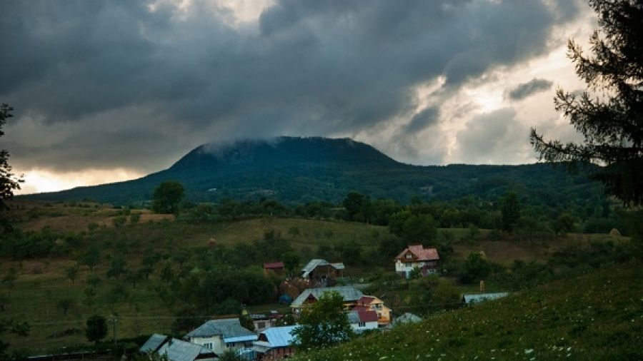 Muntele interzis femeilor sau "Athosul Maramureşului"