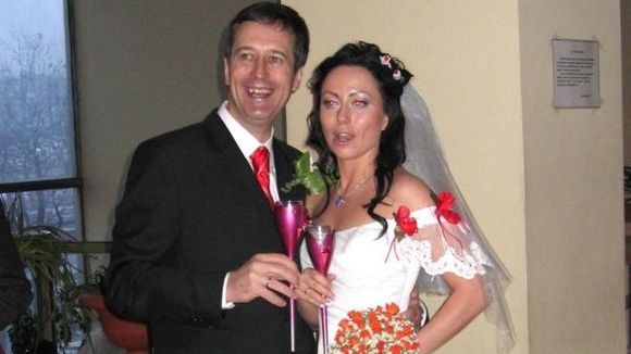 Om de afaceri influent, ucis de soția stripteuză