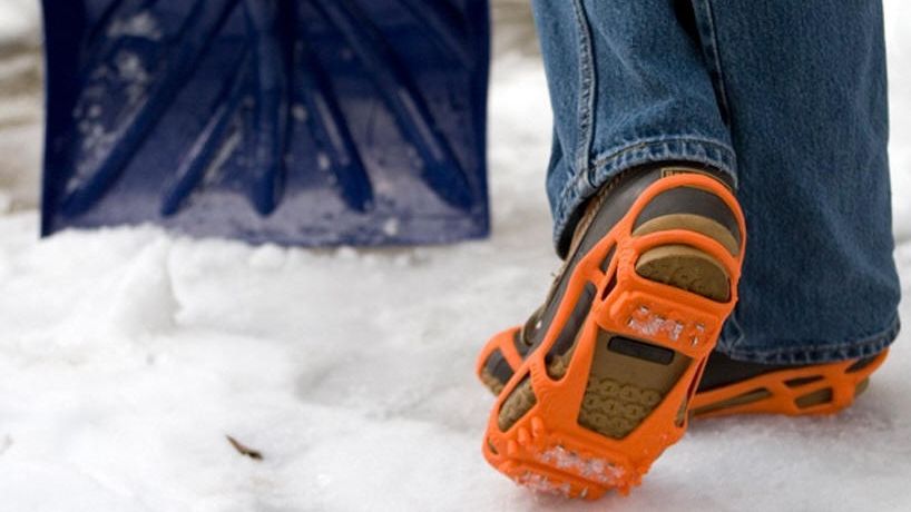 Ce să faci să nu mai aluneci pe gheaţă