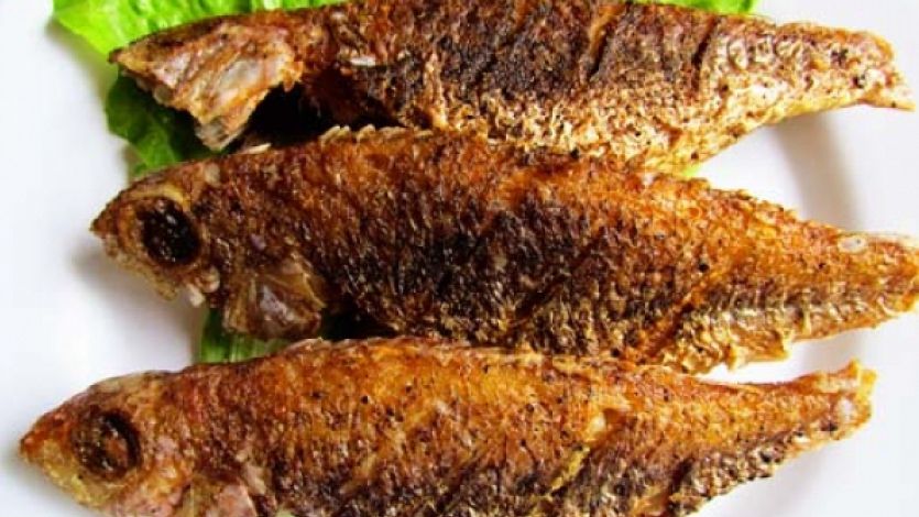 Ce să faci când îţi rămâne un os de peşte în gât fără să mergi la medic 