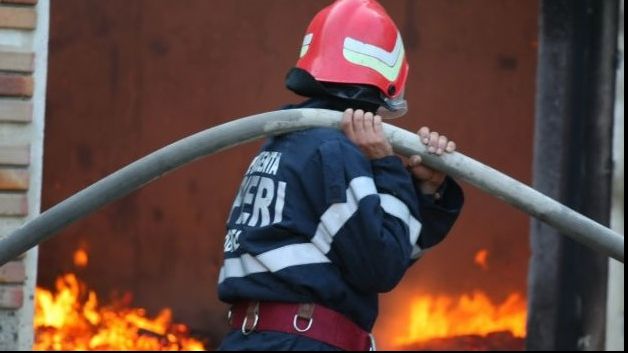 Incendiu puternic la o fabrică de mezeluri din judeţul Alba