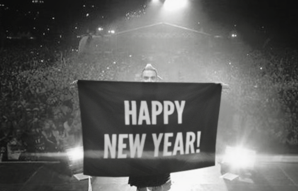 VIDEO. Robbie Williams, gest disprețuitor față de fani, în timpul concertului de An Nou, în Londra