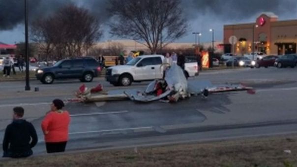 Două avioane s-au ciocnit în aer în SUA